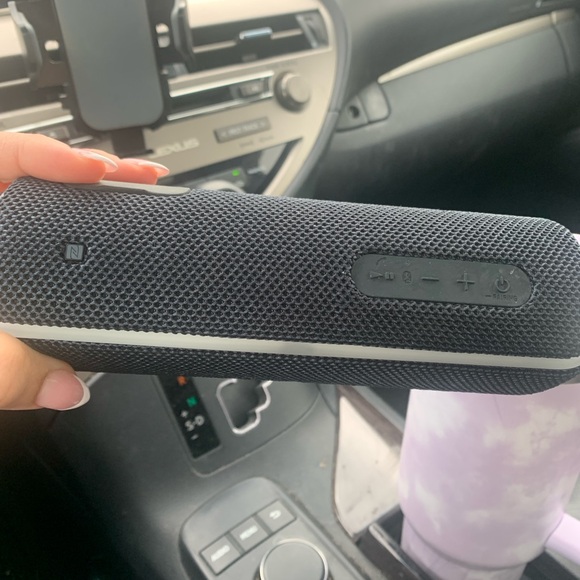 SONY portable Bluetooth speaker - Picture 2 of 2